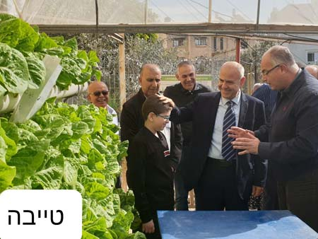 مدير عام وزارة المعارف يتفقد مزارع تعليمية في اللد والطيبة